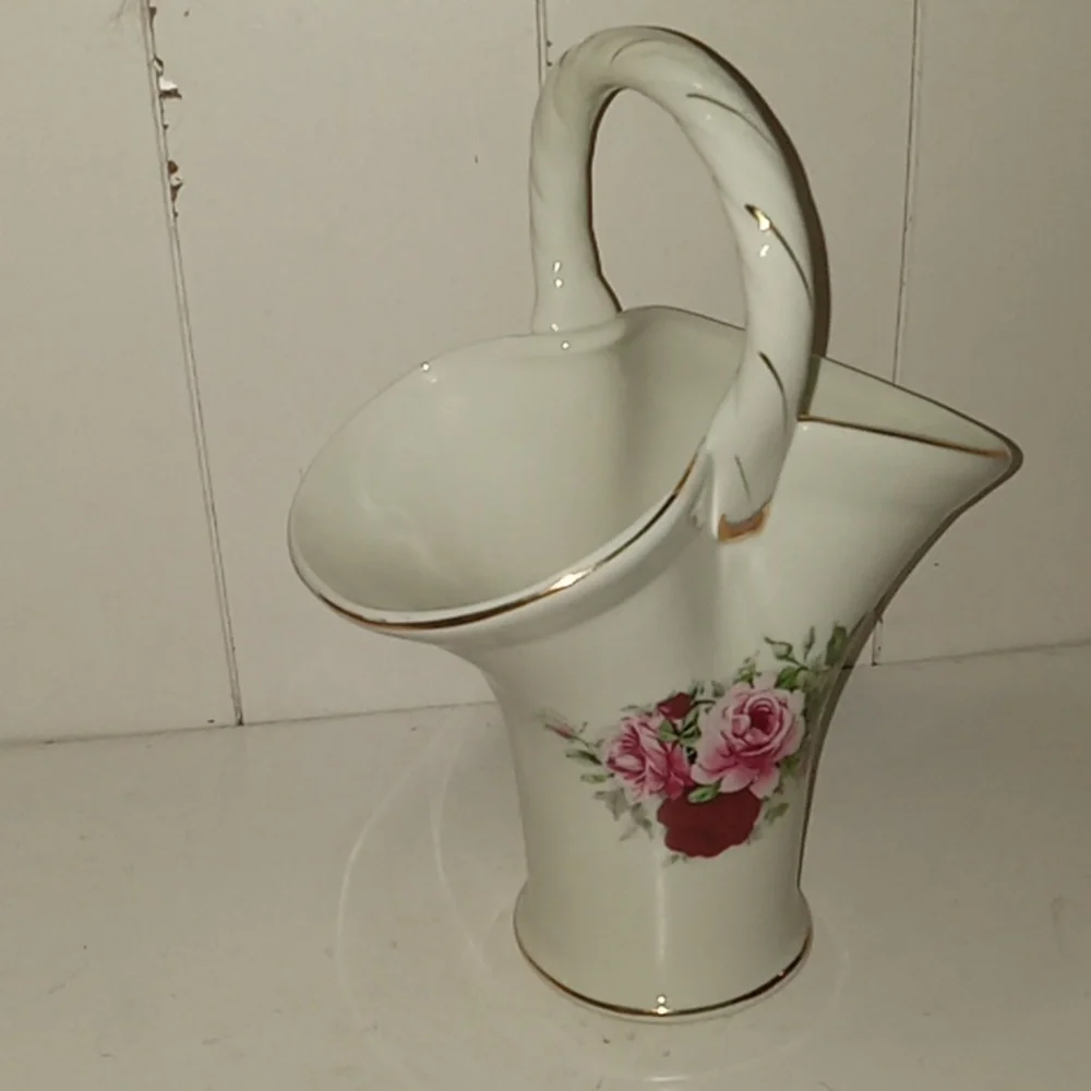Floral Porcelain victorian rose Basket with Gold Trim